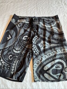 Quiksilver Men's Black Gray Tribal Print Board Shorts Swim Trunks 38